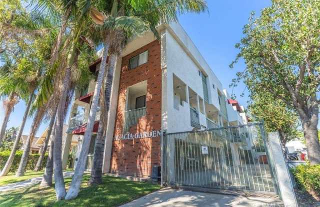 317 West Acacia #4 Gallery 1