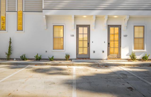 105 Oaks Archway photos photos