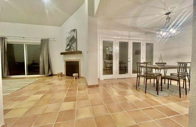 2417 E RANCHO Drive Gallery 2