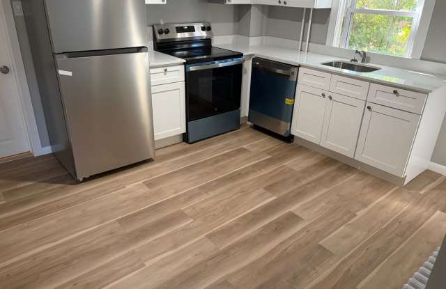 Renovated Twin Home Now Available for Lease. Gallery 4