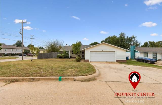 Beautifully Updated Norman Home with Fenced Backyard Gallery 1