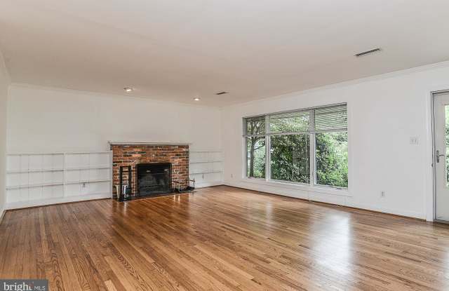 137 COURTHOUSE ROAD SW Gallery 4