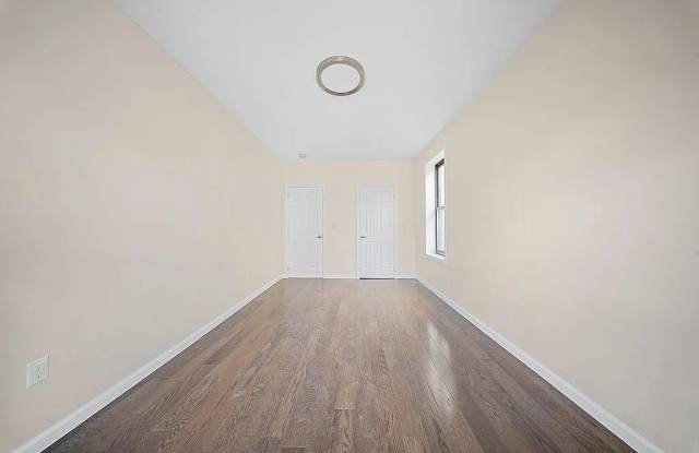 1372 Shakespeare Ave photos photos