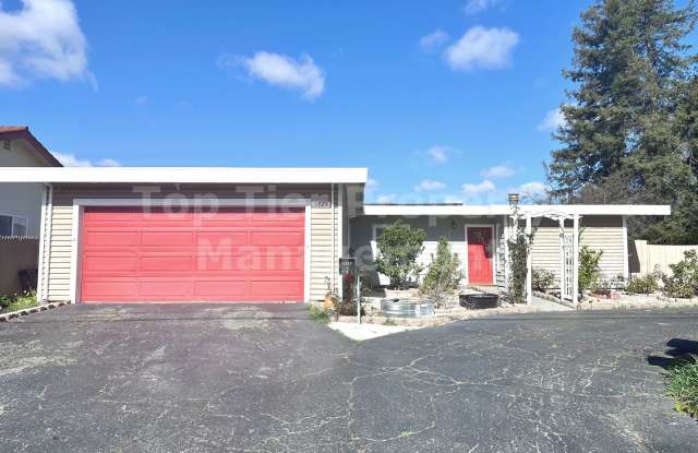 Very Nice 4 Bed, 2 Bath, 1,546 Sqft Concord House Available 03/15 For Lease! photos photos