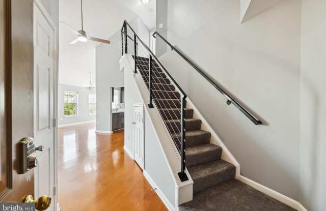 5916 FOUNDERS HILL DR #301 - 5916 Founders Hill Drive, Franconia, VA 22310