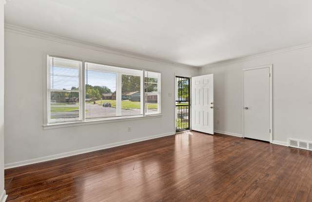 3921 Royal Oaks Dr Gallery 4