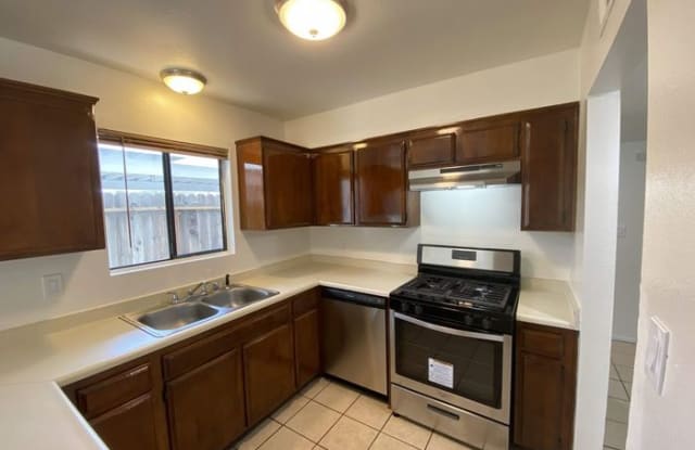 2916 East South Street - 2916 South Street, Long Beach, CA 90805