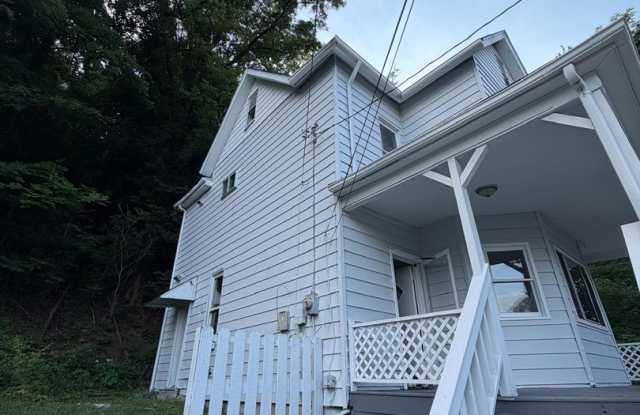 Charming 3BR Home in Wilmerding photos photos