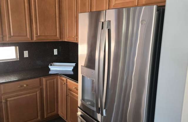 Must See 4 Bedroom Home in Sahuarita! 3 Car Garage! A/C! Updated and Modern! - 841 East Deer Spring Canyon Place, Sahuarita, AZ 85629