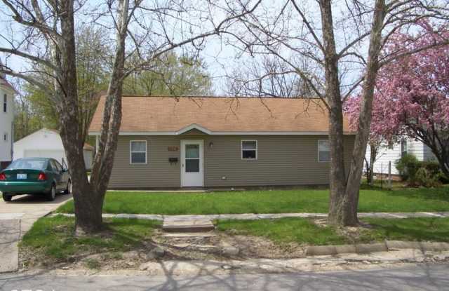 154 Chandler Blvd - 154 Chandler Boulevard, Macomb, IL 61455