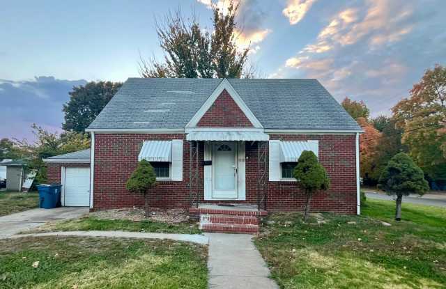 Three bedroom in Alton - 2120 Main Street, Alton, IL 62002
