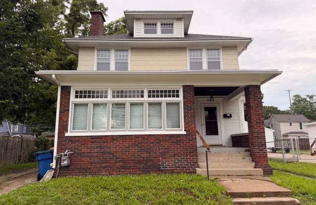 Large home close to GVSU and downtown Gallery 3