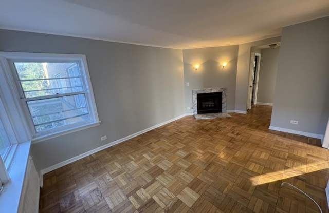 524 Michigan Avenue, Gallery 1