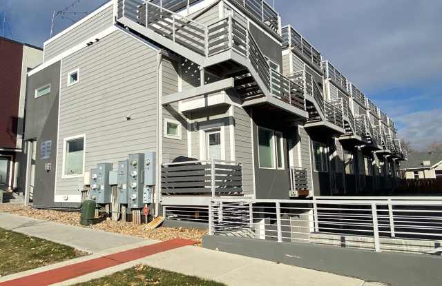 Modern 2 bedroom Townhome with huge Rooftop deck!!! photos photos
