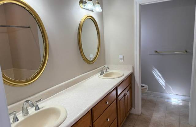 Maryville 37801 - 3 bedroom, 2 bath home In Royal Oaks Subdivision - Contact Troy Adams (865) 233-6949 Gallery 4