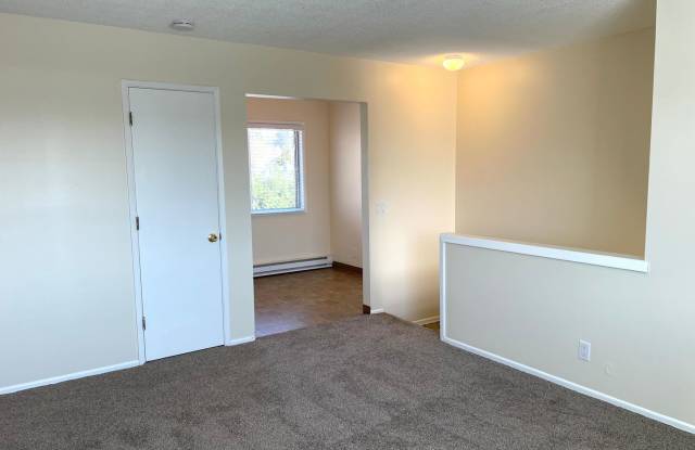 C2402 - Maple Court Apartments Gallery 3