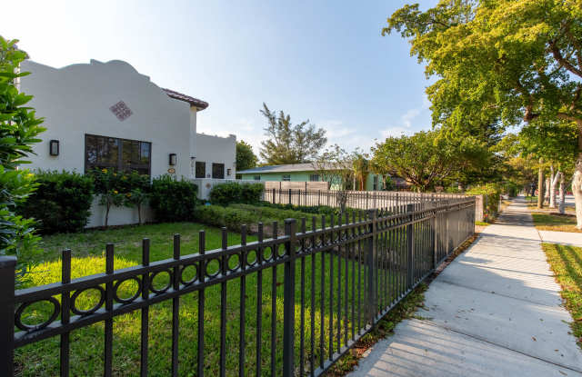 2911 Poinsettia Avenue Gallery 4