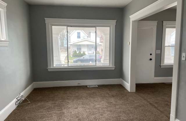 4 BED 1 BATH SINGLE FAMILY HOME IN CLEVELAND! photos photos