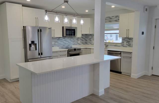 Annual unfurnished -Beautifully renovated 3/3 SFH on large lot in Southgate! - 2340 Grove Street, Southgate, FL 34239