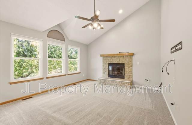 125 Southeast Topaz Drive Gallery 2