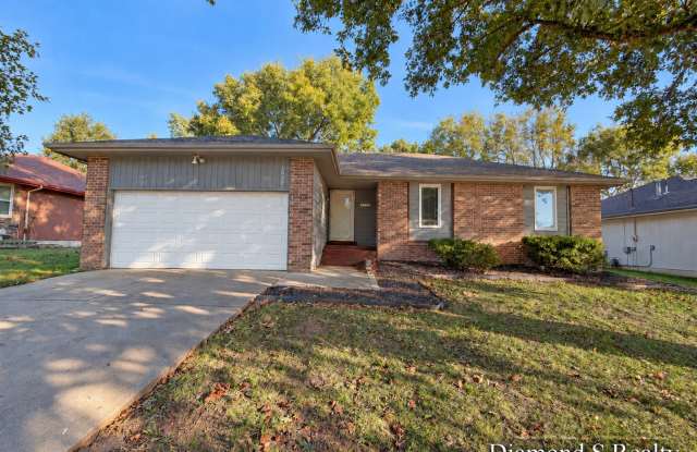 Lovely 3 Bedroom Home Located in Great Neighborhood Gallery 1