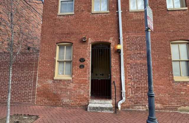 Cute studio in historic Fells Point bldg, over looking south Broadway market with a view of the water. - 1634 Shakespeare Street, Baltimore, MD 21231