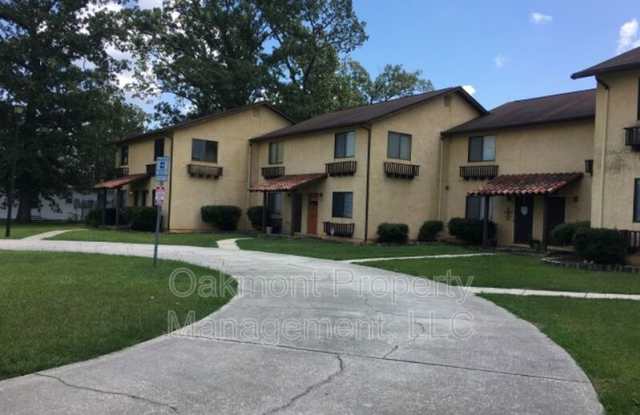 2831 Breezewood Avenue Gallery 2