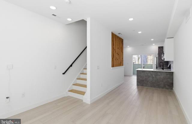 1007 W ORLEANS Street photos photos