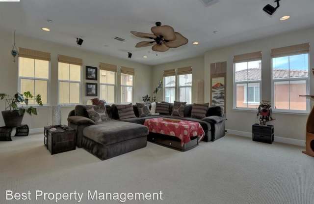 2943 Calico Common Gallery 2