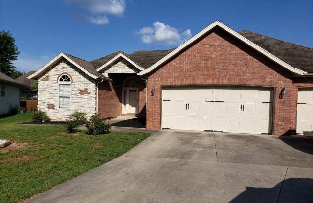 3 Car Garage, South East Springfield - Caltapa Station Subdivision photos photos