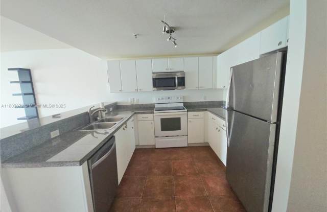 2740 SW 28th Ter photos photos