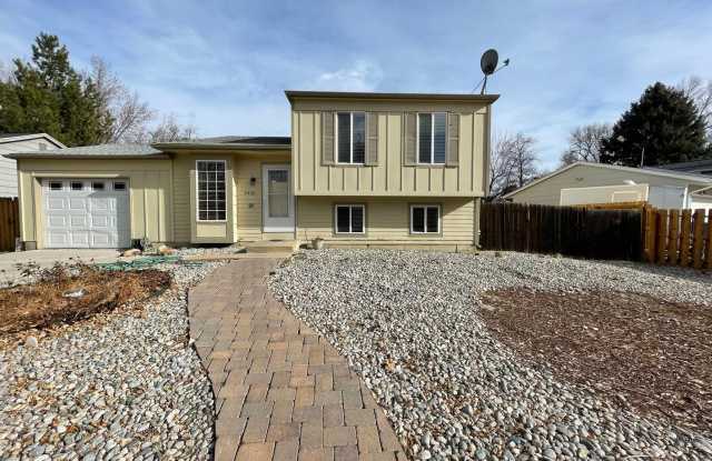 Cozy home 4 bedroom, 2 bath Longmont home! Ready for Move in! December free! photos photos