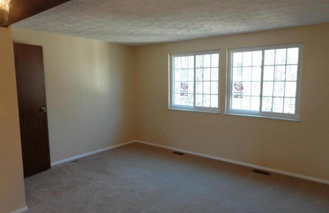 8284 CRESTMONT CIR Gallery 2