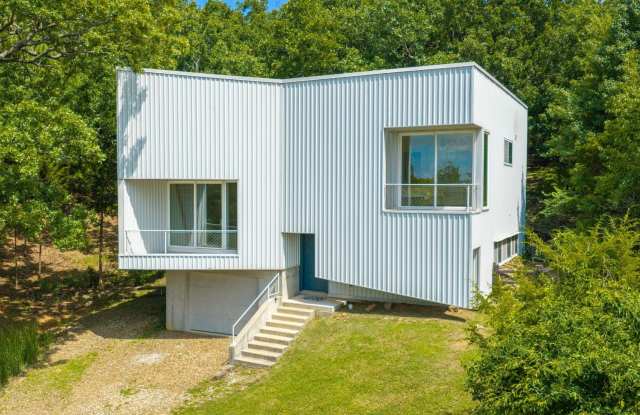 Stunning 3 Bedroom home in unbeatable location Gallery 3