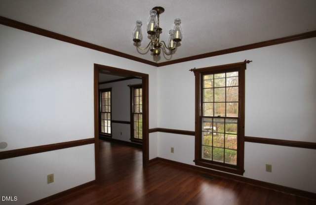 1406 Bloomingdale Drive Gallery 4