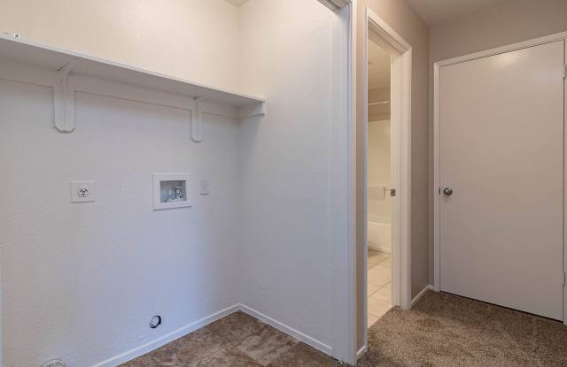 Valencia Plaza Townhomes Gallery 4