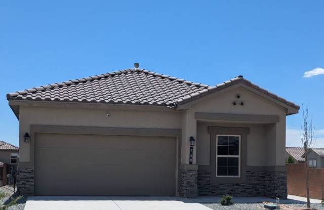 748 Amastista Loop SE photos photos