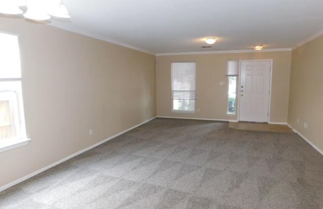 Beautiful 5 bedroom home w/ 2 primary suites Gallery 4