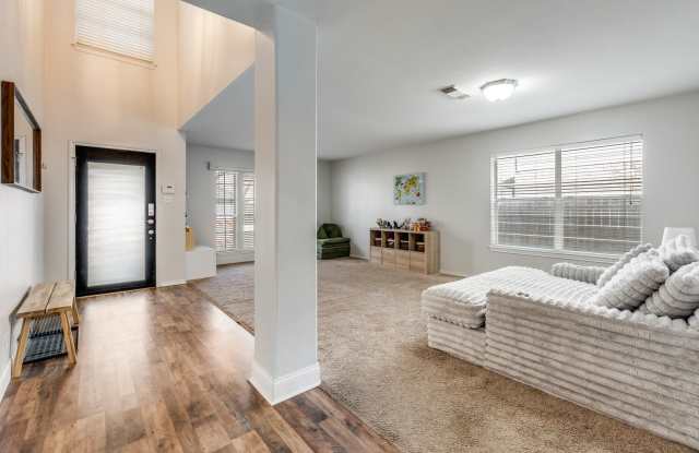 1017 Silvertree Gallery 4