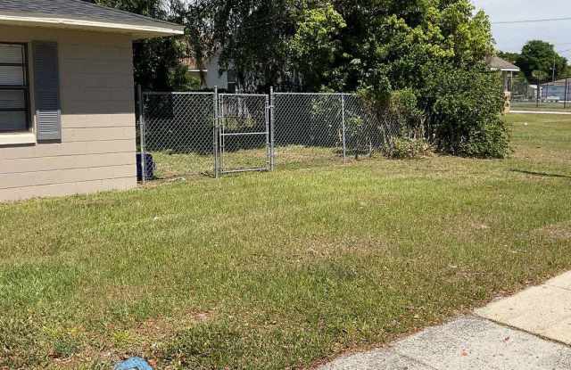 Cozy 2 bedroom/1 bath Duplex Gallery 3