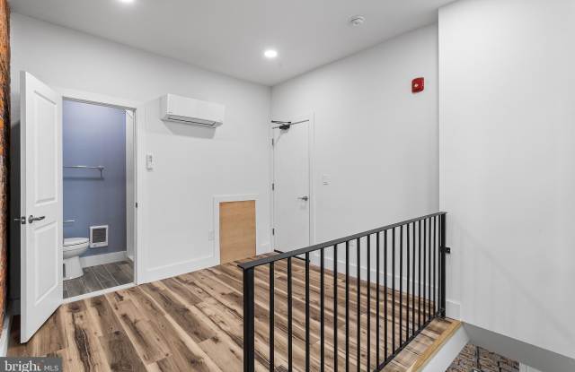 1224-00 CHANCELLOR Street Gallery 4