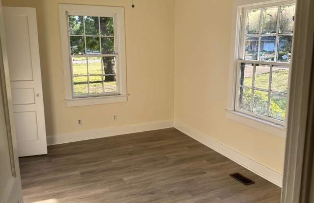 1105 PINEVIEW ROAD Gallery 4
