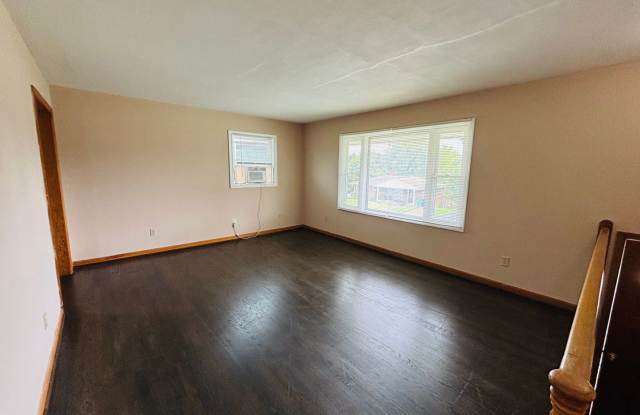 2 Bedroom, 1 Bath Duplex Gallery 4