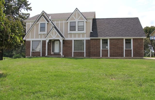 525 Northeast Olympic Court - 525 Northeast Olympic Court, Lee's Summit, MO 64064