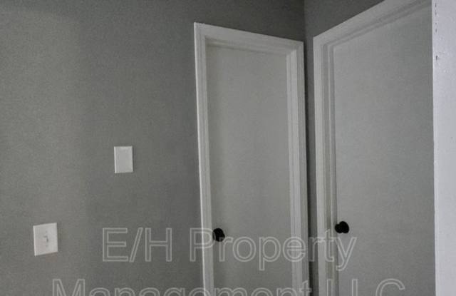612 South Forrest Street Gallery 4