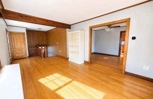 99 Seymour Avenue Gallery 4
