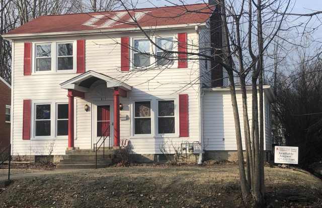 LARGE 5 Bed/2Bath Hoosier-style home close to campus Gallery 3