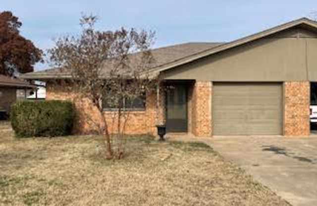 2/2 Large 1200 Sq Ft Duplex with Garage and Large Backyard photos photos