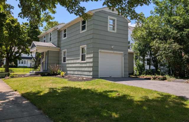 Single Family , (3) bedroom Home in the heart of College Town, (1) bath and (1) Powder Room! Gallery 4
