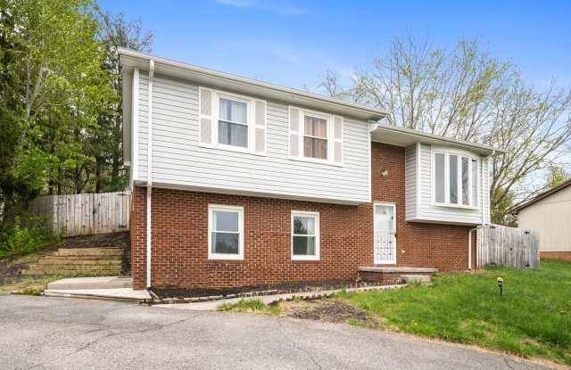 3 Bed/ 2 Bath Pet Friendly, No Undergraduates photos photos 3 Bed/ 2 Bath Pet Friendly, No Undergraduates photos photos